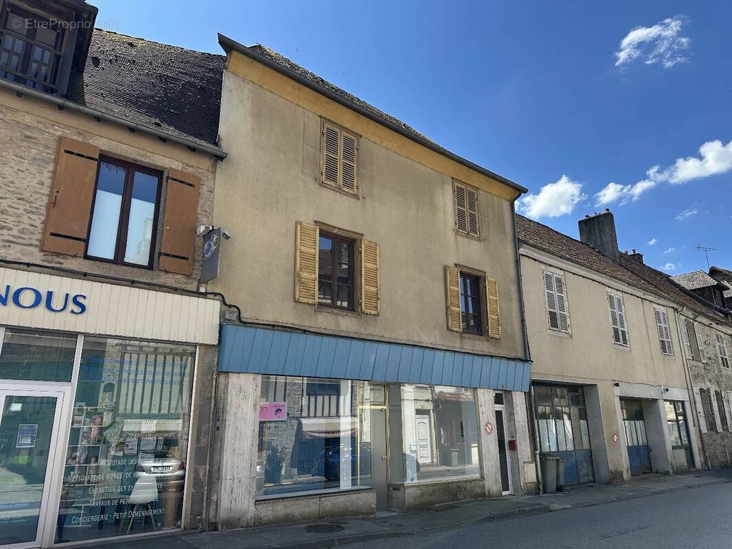 Maison à SAINT-YRIEIX-LA-PERCHE