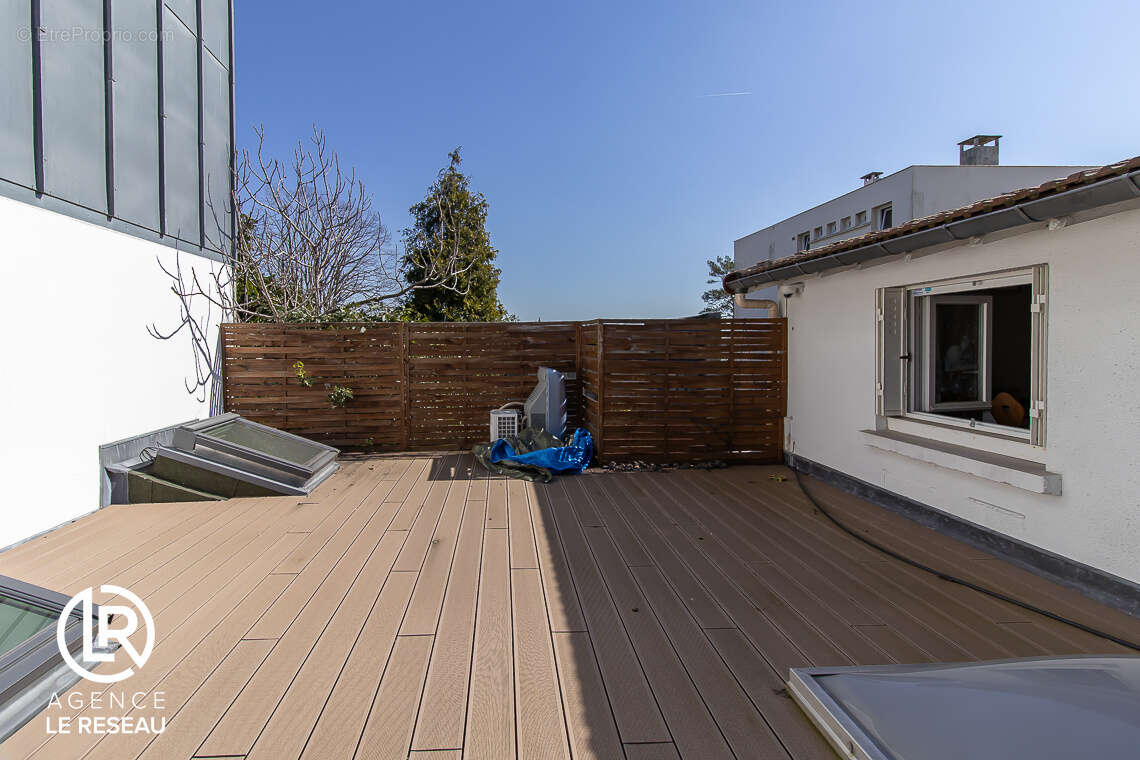 Maison à SURESNES