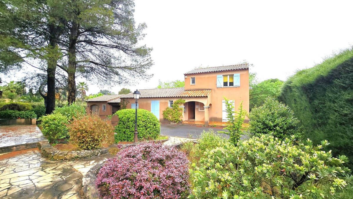Maison à LE MUY
