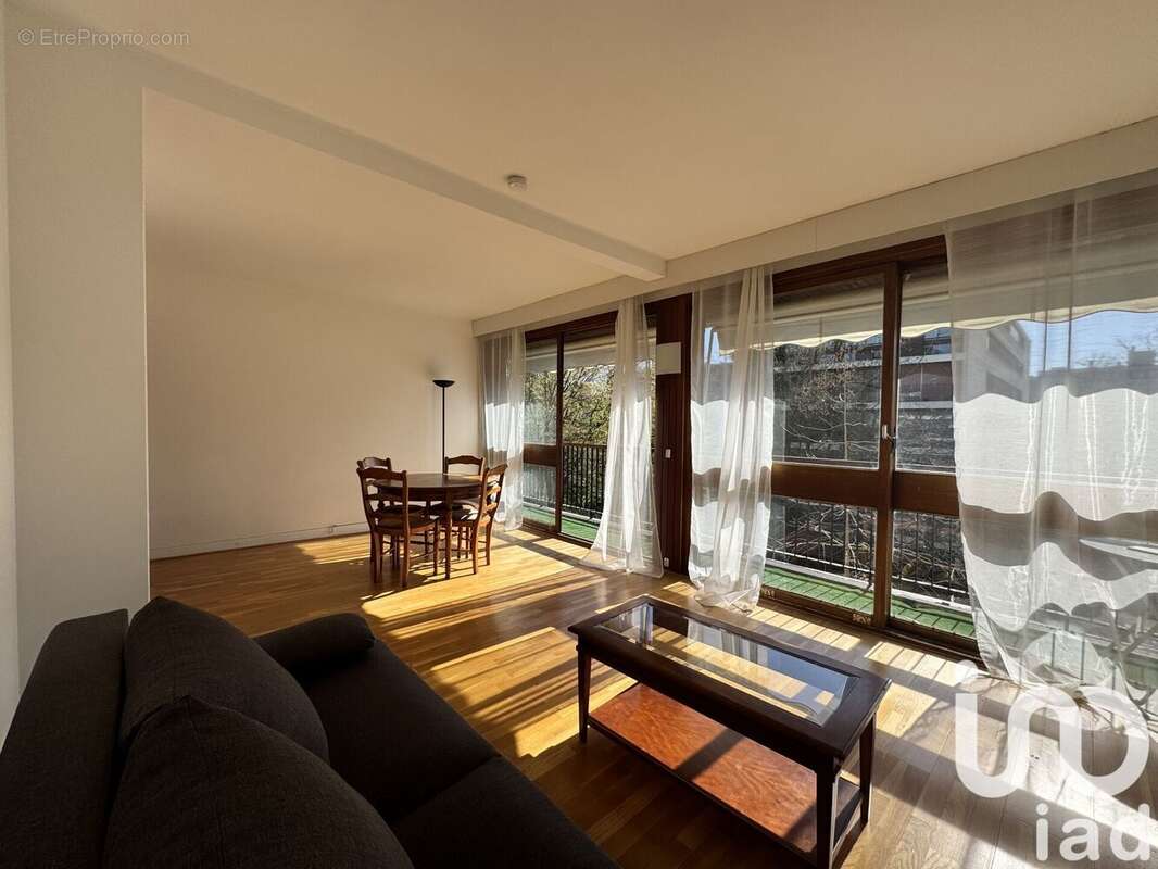 Photo 2 - Appartement à LA CELLE-SAINT-CLOUD
