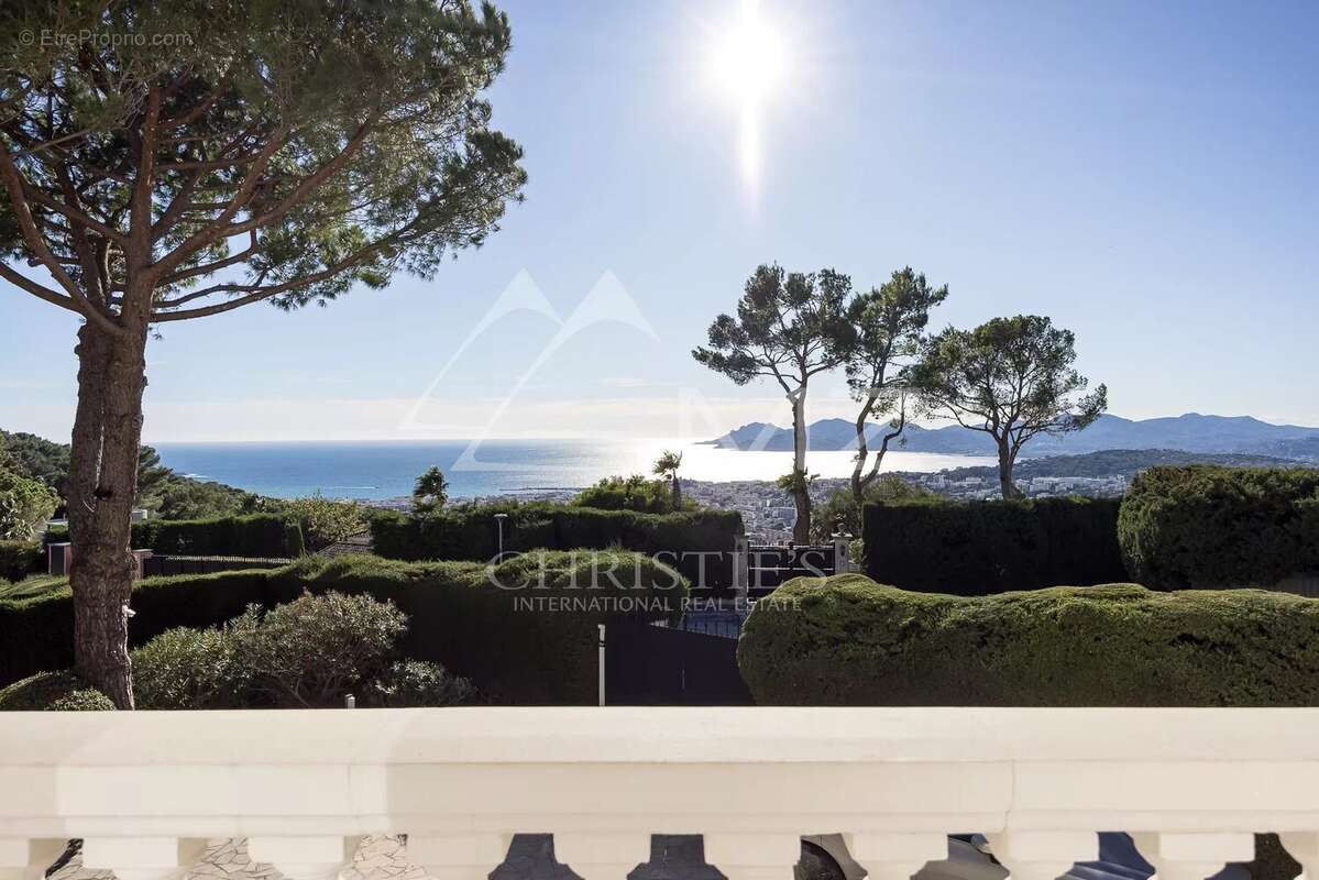 Maison à VALLAURIS