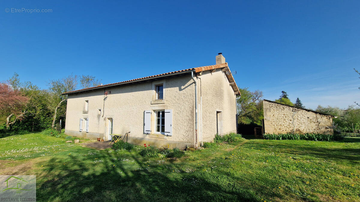 Maison à CELLE-LEVESCAULT