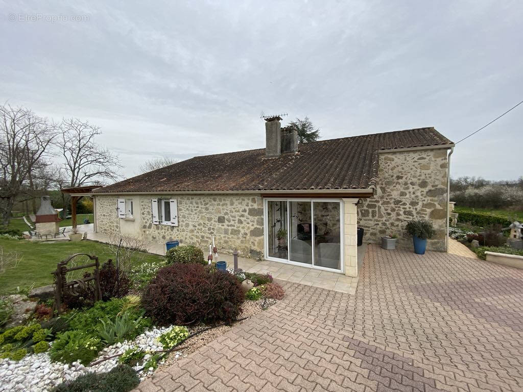 Maison à MONCRABEAU