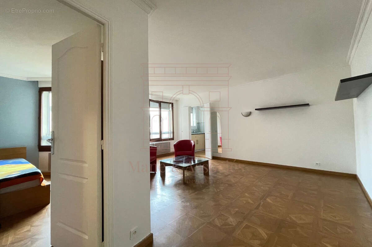 Appartement à COURBEVOIE