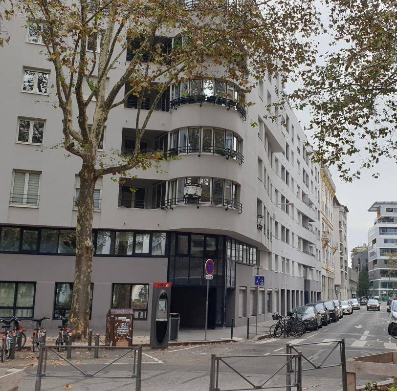 Commerce à LYON-3E