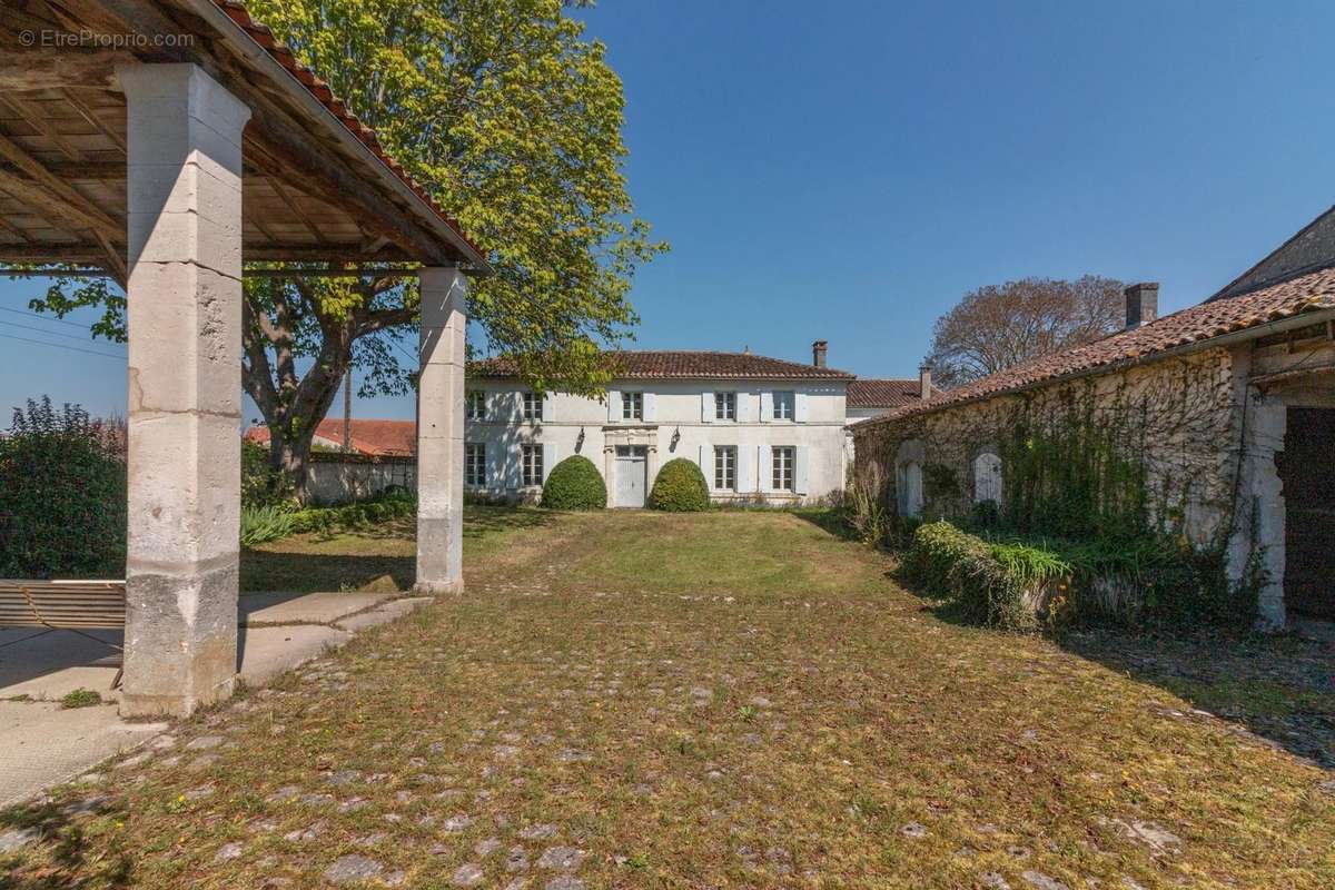 Maison à SEGONZAC
