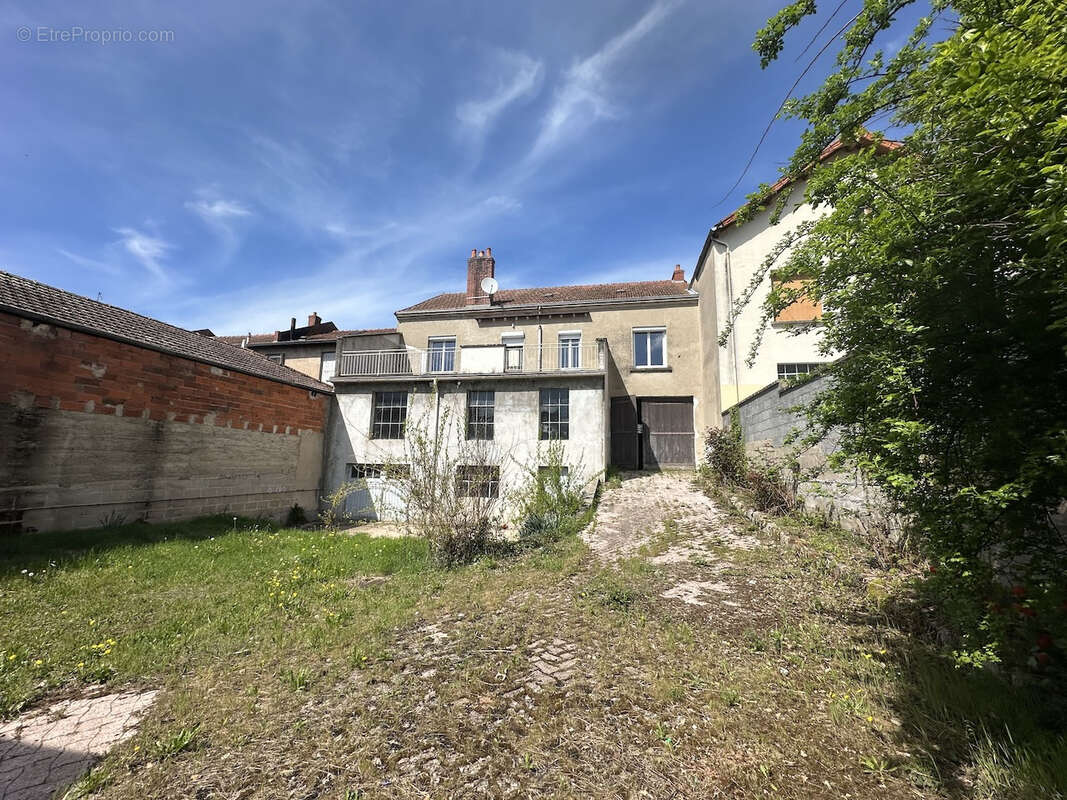 Maison à LA CLAYETTE