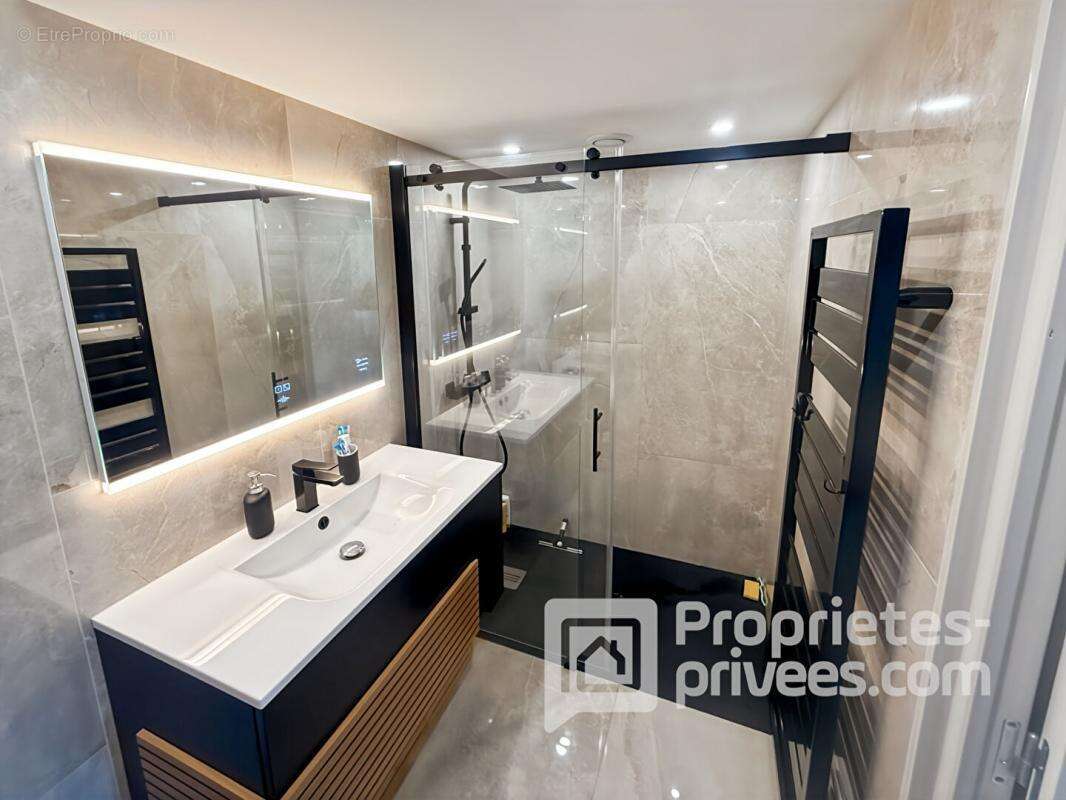 Appartement à SAINT-LAURENT-DU-VAR
