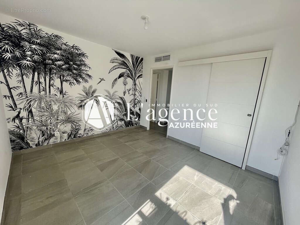 Appartement à SAINT-LAURENT-DU-VAR