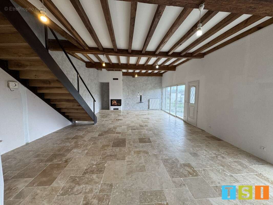 Maison à VILLENEUVE-DE-RIVIERE