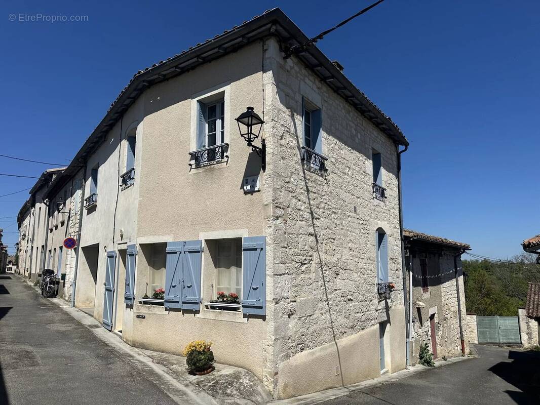 Maison à PUYLAROQUE